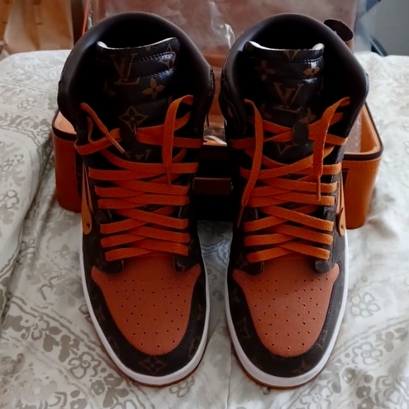 Air jordan 1's louis Vuitton off white size mens u.s 13's w/ collectors suitcase - Picture 5 of 7